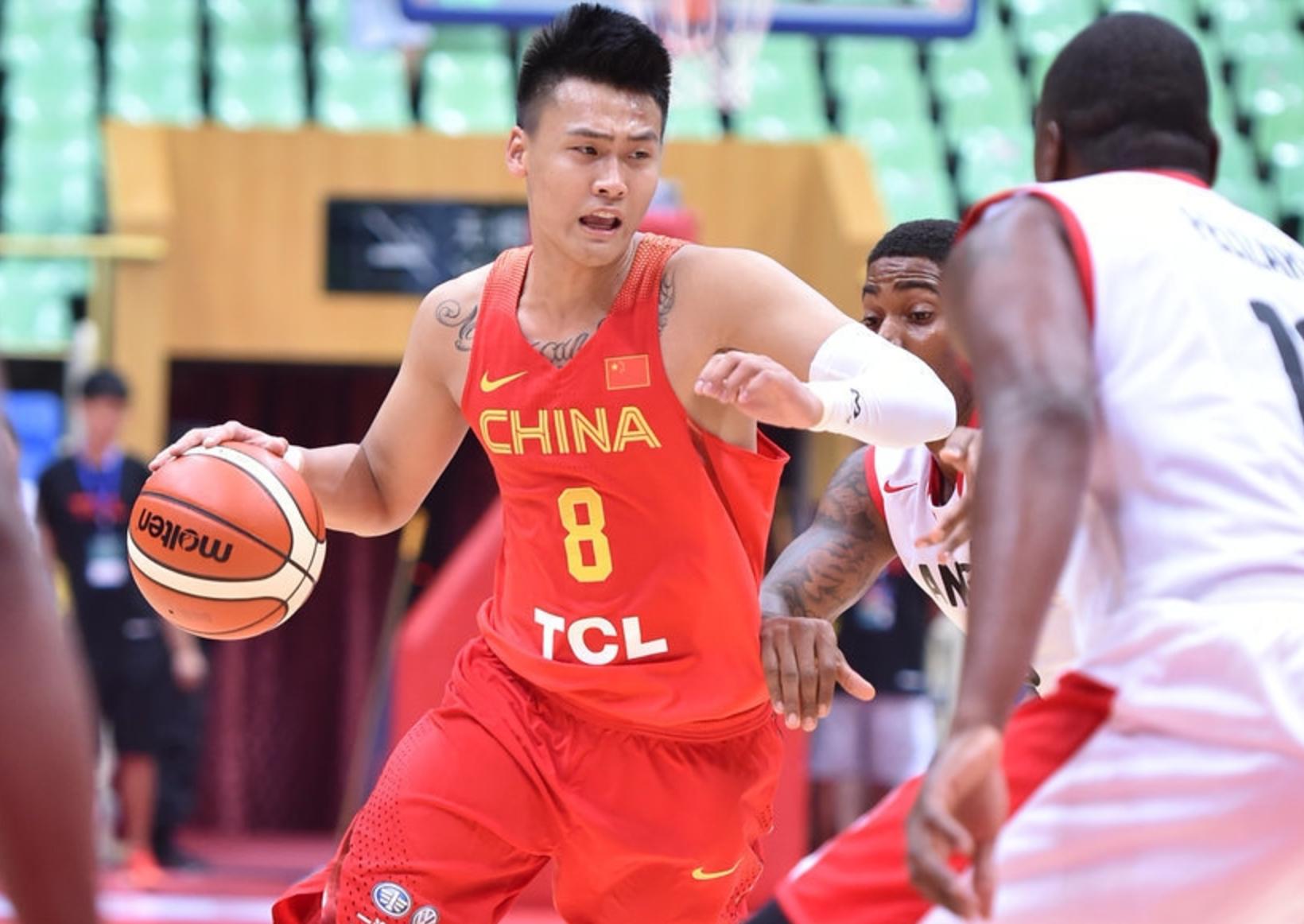 阿联19分赵睿复出,男篮险胜