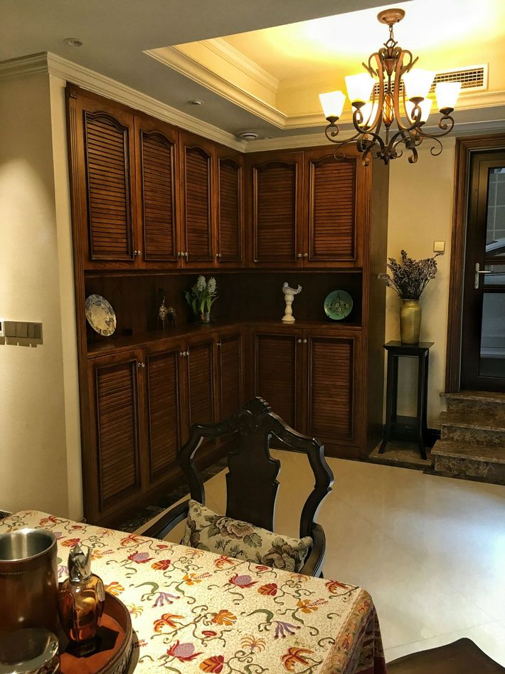 旋转楼梯别墅中空客厅新中式,旋转阳台沙发轻奢