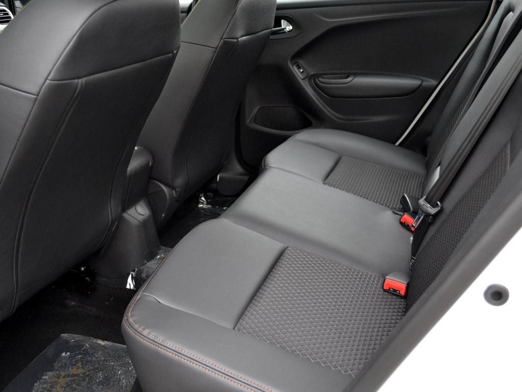 全新爱丽舍换代最新消息,爱丽舍改款2018手动时尚型