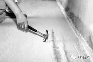 房顶漏水可以铺瓷砖补救吗,房顶漏水从里面补