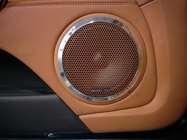 12款宾利欧陆音响改造,街拍新款宾利欧陆音响