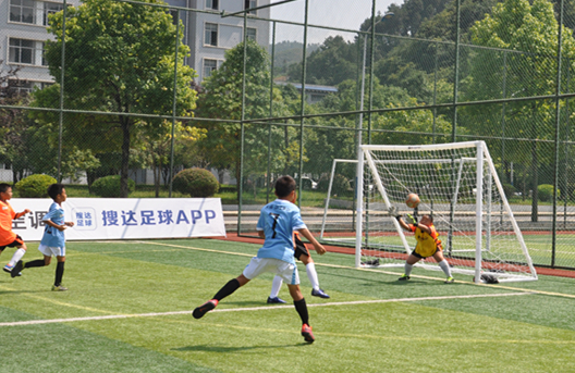 郜林打飞集锦,郜林脚后跟挑球过人