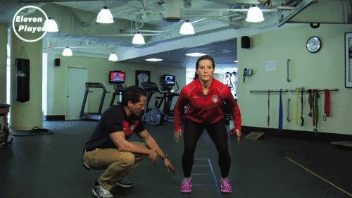 足球运动员保护膝盖的锻炼方法,足球训练如何保护膝盖