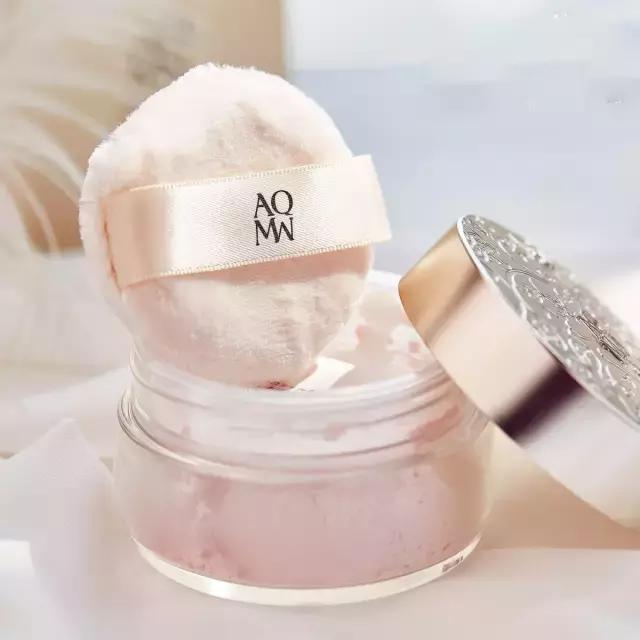 香奈儿10号蜜粉显得油光,香奈儿10号蜜粉怎么显得油光