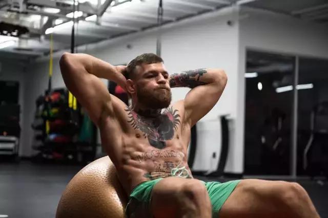 擂台上的神，生活中的潮人，这样的拳王有点酷！