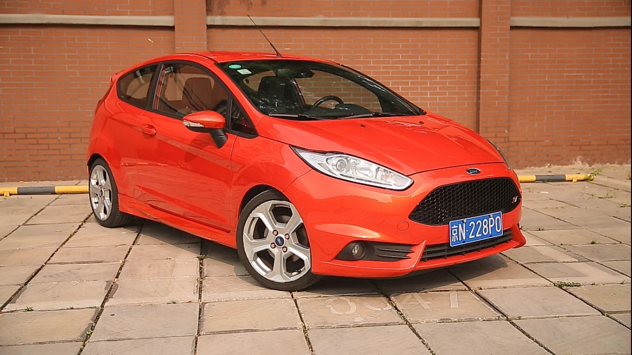 MT、布座椅、没加热、天窗、导航，偏执的选择——嘉年华ST！