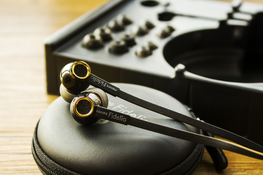 飞利浦FidelioS2，一款音质出色的时尚手机配塞