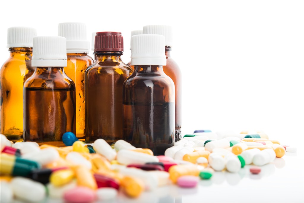 如何防止危险物品被宝宝误食,孩子误食药物怎么急救处理