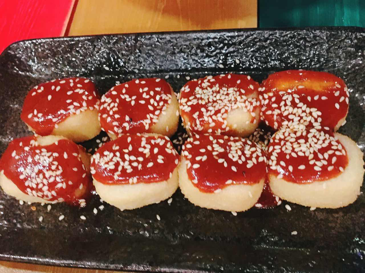 脚步丈量风情,在北京胡同里遇见嘻嘻辣串儿啤—嘻嘻辣东直门店记