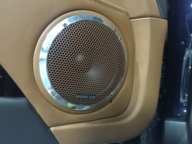 12款宾利欧陆音响改造,街拍新款宾利欧陆音响