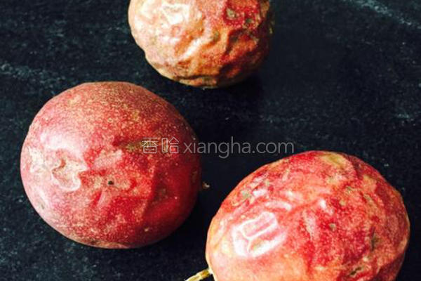 原来百香果有这么多做法,百香果超爽的吃法一整个剥下来