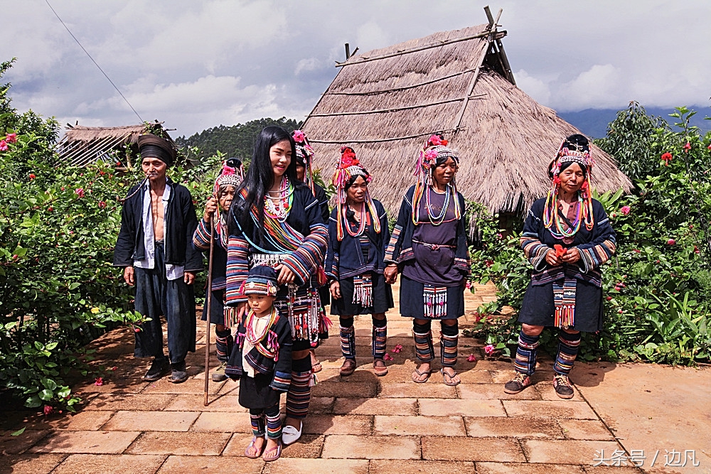 终年生活在高山密林之中的一个神秘的部族，孟连阿卡人！