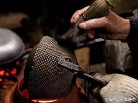 怎样辨别日本铁壶真假,日本高桥敬典铁壶真假
