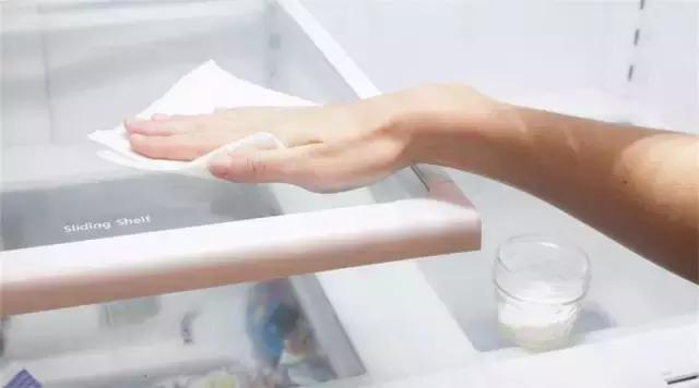 冰箱下层结了很厚很厚的冰怎么办,怎么让冰箱的冰快速脱落