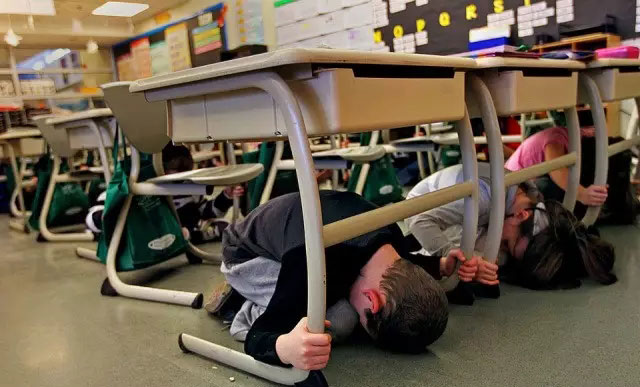 地震时楼房里的人如何逃生,地震来了高层怎么逃生