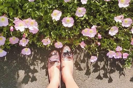 女生到底要有多少双RV、JIMMCHOO鞋才能满足啊？