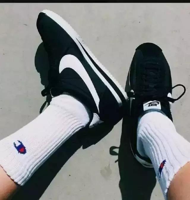 穿袜子竟然还有这么多小窍门,穿袜子的细节处理