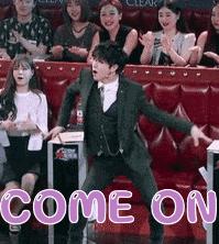 吴京鸭血粉丝汤,吴京南京吃的鸭血粉丝