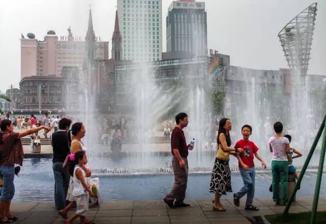 宁波中心地标天一广场15岁啦,哪张照片勾起你的回忆?