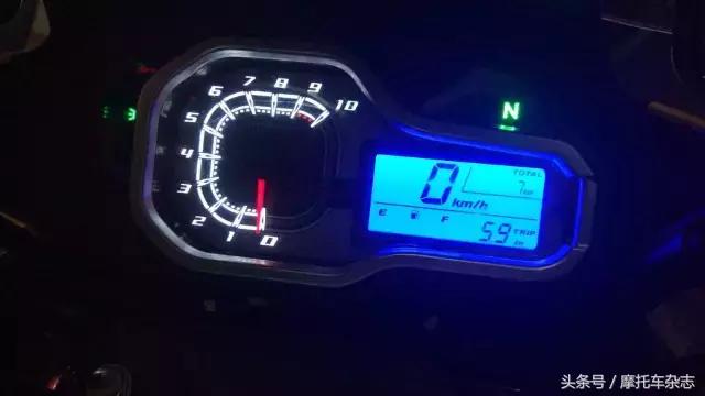 老款五羊本田125摩托车新车视频,2022年五羊本田佳御新车发布