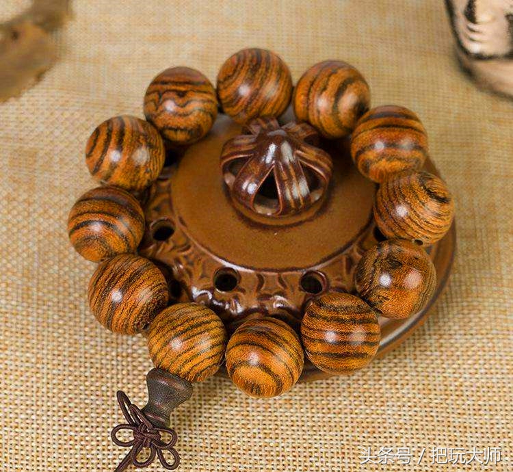 十大最不值钱的木头手串,最贵的木质文玩手串排行榜