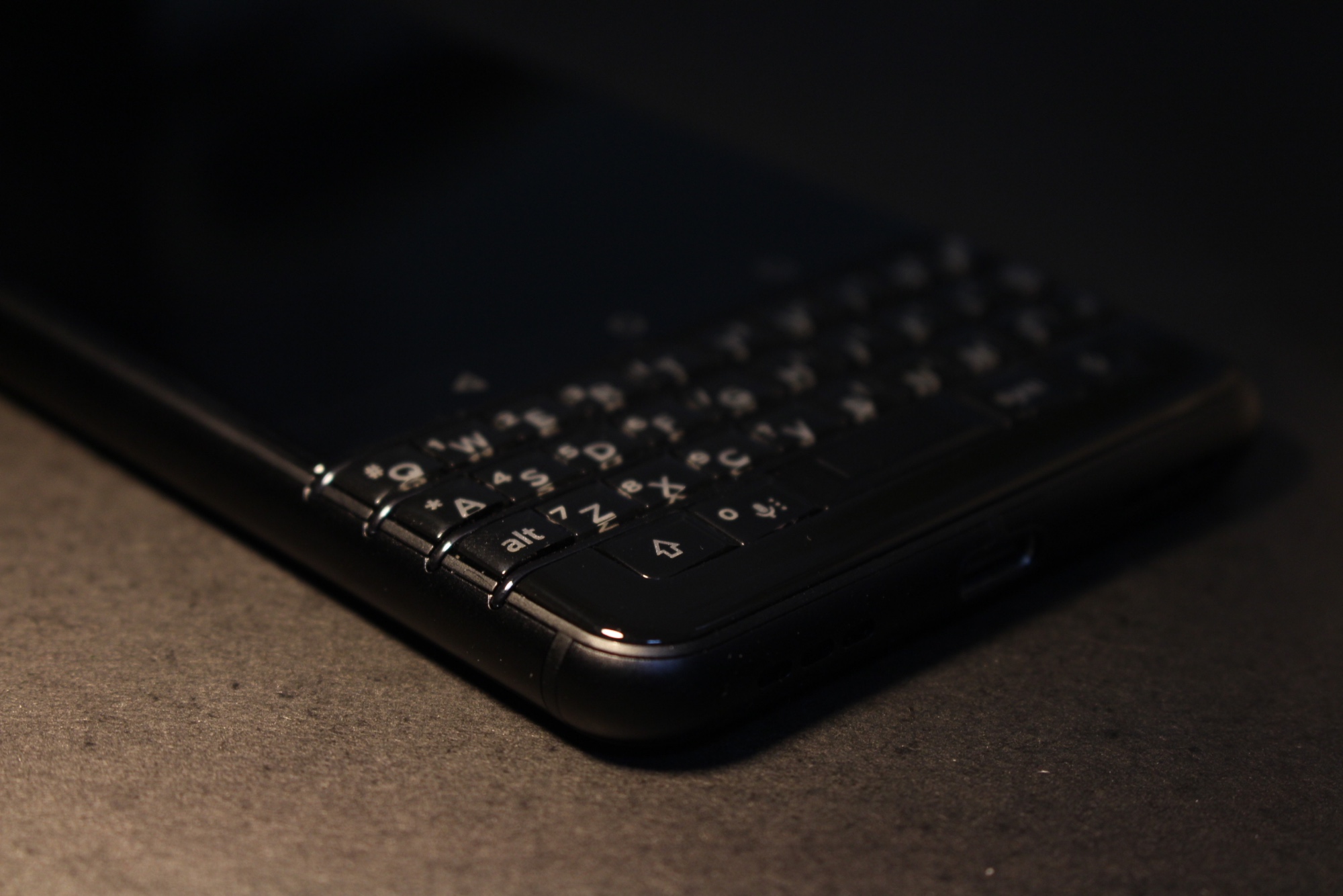 黑莓KeyOne国行上手评测：全键盘情怀的又一次升华