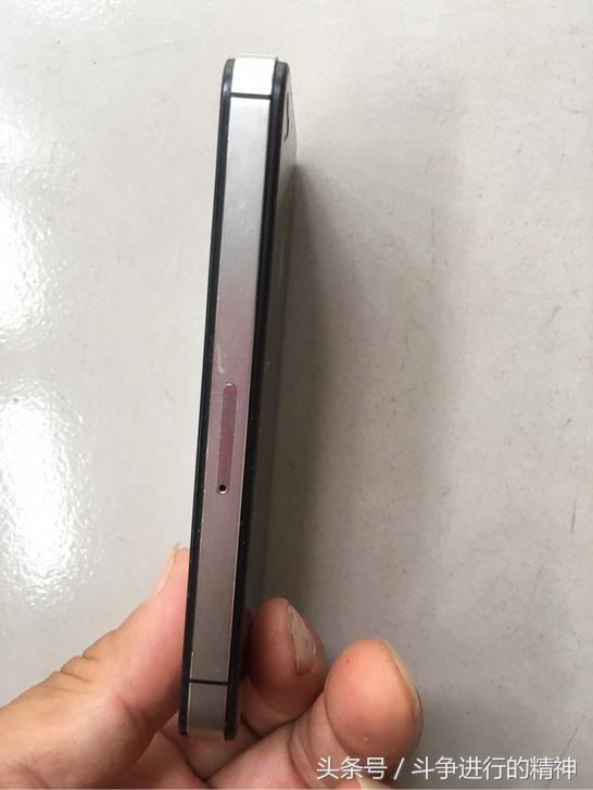 230买一台iPhone4s，收藏没毛病，同学笑我傻