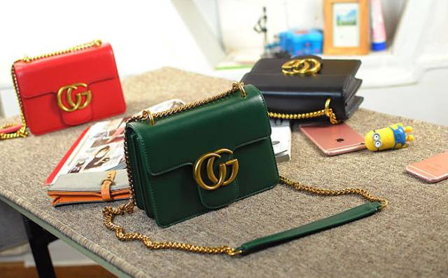 当你看到正品之后再看高仿,看见别人买正品就到处找淘宝同款