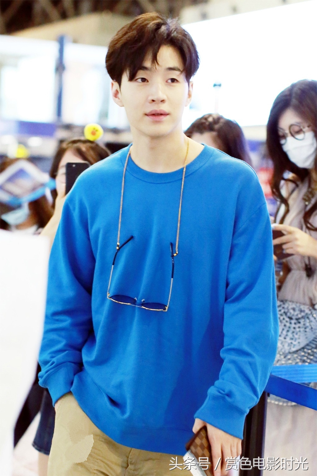 刘宪华穿全黑look,刘宪华穿棉服视频