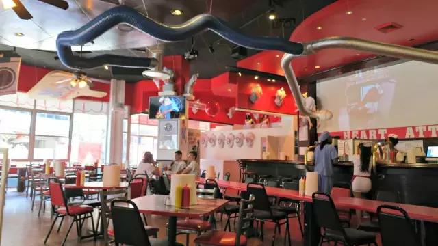 汉堡顶5斤肉,吃完心脏搭桥,代言人死了俩还有一群人抢着吃!