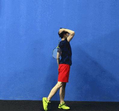 羽毛球高远球发力怎么变得轻松,羽毛球如何正确发力打高远球