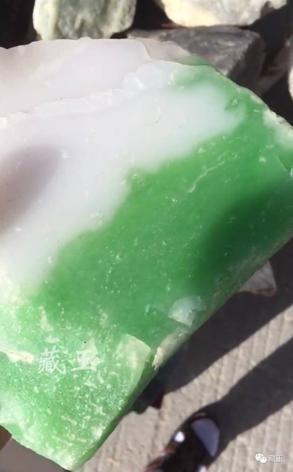 如何判断假翠青和田玉,精品翠青玉石造假