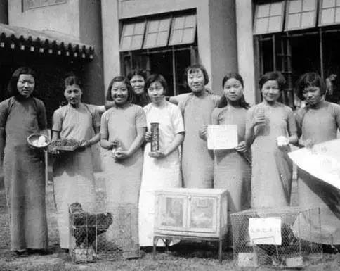 这位金发碧眼的菩萨,以一人之力,从人间炼狱救下数万妇孺