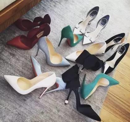 女生到底要有多少双RV、JIMMCHOO鞋才能满足啊？