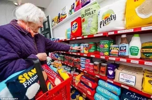 这家店9000件商品全是假货,人们却争相购买