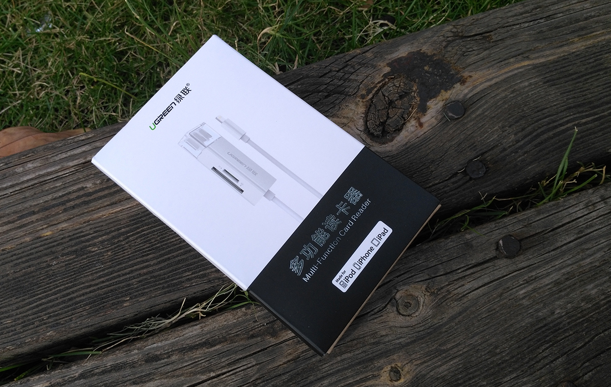 这款手机读卡器很有特色,标配了Lightning闪电接头