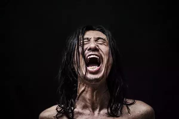 谢天笑做独特的自己,谢天笑消失在黑夜里