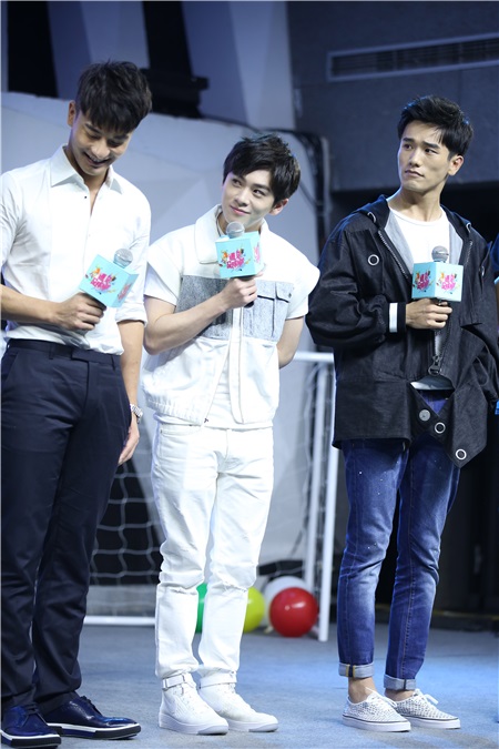 武艺郑恺,郑恺吴昕遇见足球视频