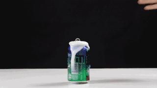 打开雪碧却喷的到处都是，这该怎么办？只要一招就能轻松解决！