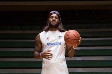 作为一个十几年的詹密，你到现在是否依旧忍不住黑他的发际线？