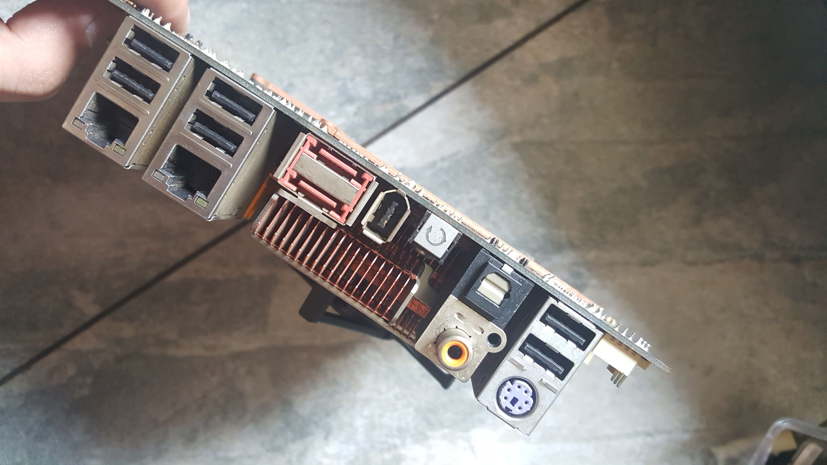 15000块玩家国度全家桶,1200块钱的主板