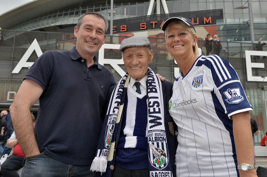 英超首轮爆满的山楂球场,空了一个座位