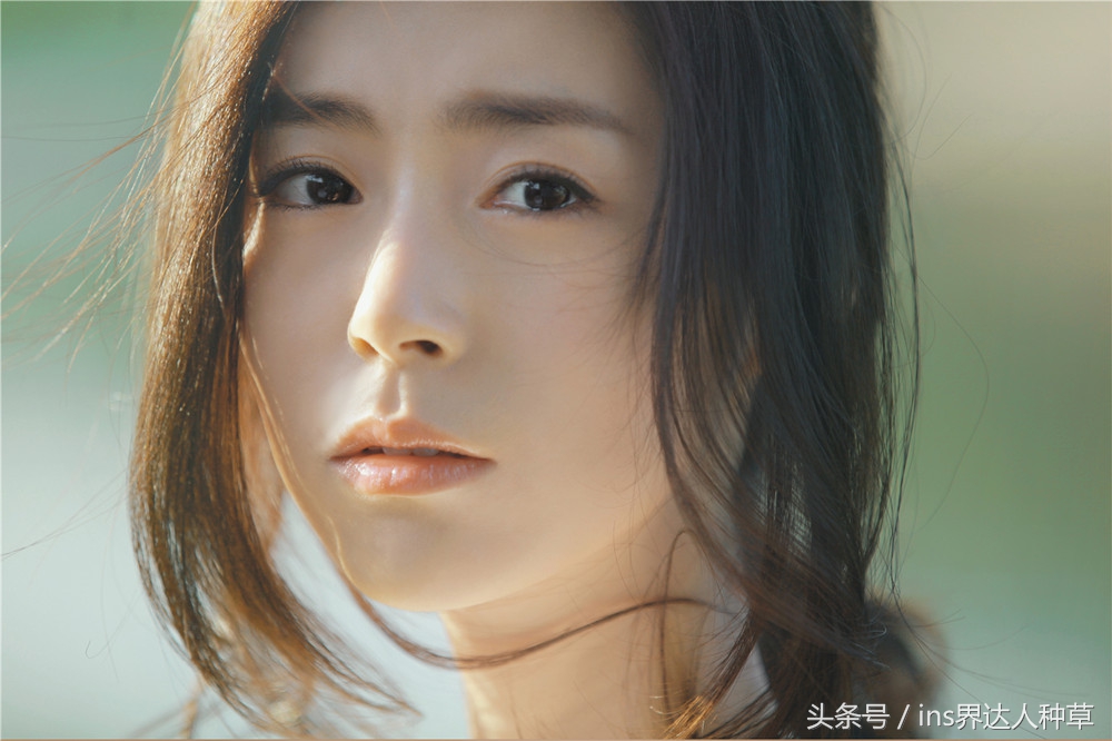 卢杉的包里都有什么?网友:你也用娜扎同款?看来我买对了