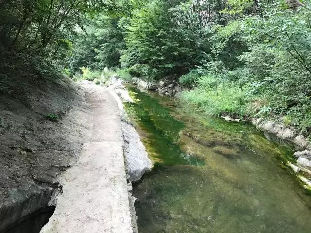 距京160公里,山水面积达5km²,双泉汇流誉为“十里画廊”