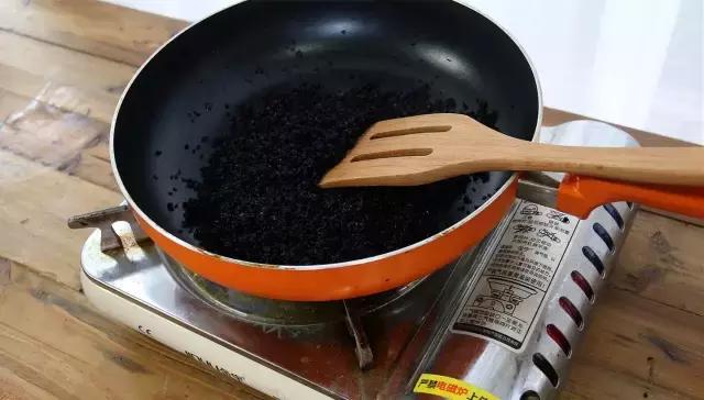 自制黑芝麻虾皮粉,黑芝麻粉怎么吃补钙好