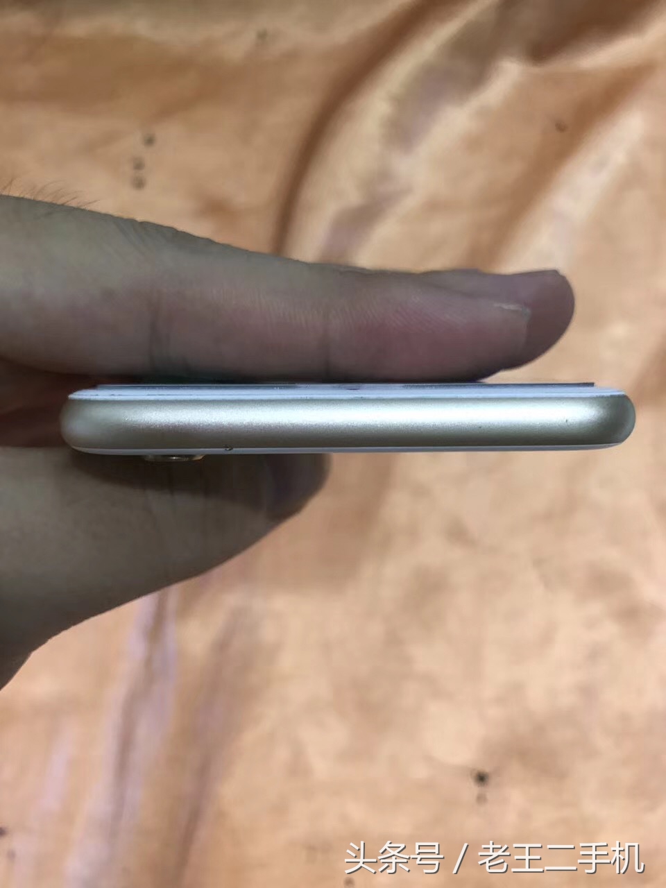 老王，我昨天淘了部64g的iPhone7，美滋滋