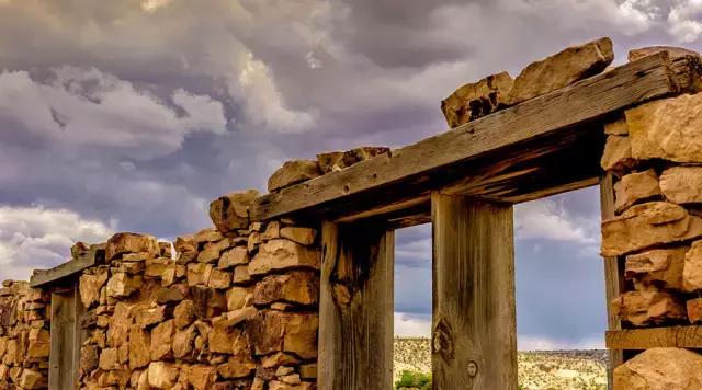 芒格人类错误认知倾向,芒格谈人性的视频