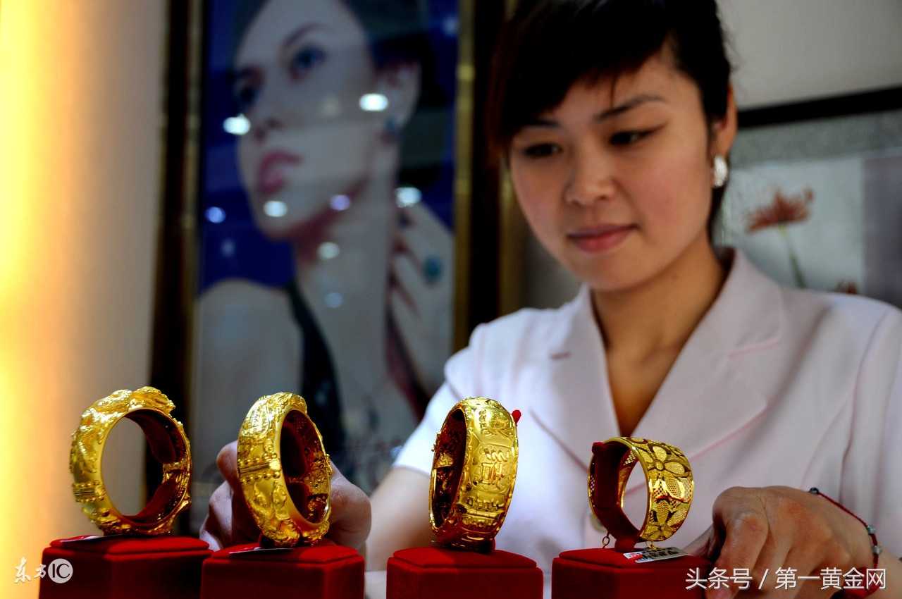 黄金价格涨破天？更多人愿意去香港买黄金？又该如何挑选黄金呢