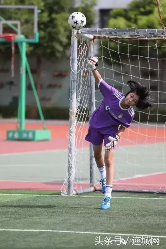 连城实小举办暑期校园足球交流会与厦门思明区小选手切磋球技