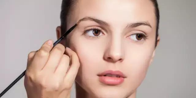 正确有效且不会伤皮肤的修眉毛的技巧